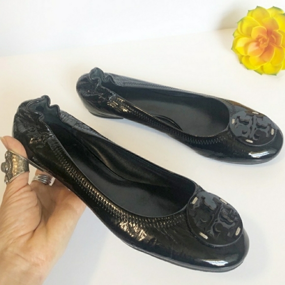 Tory Burch Reva Black Patent Logo Flat Cinch 8 - Picture 2 of 10